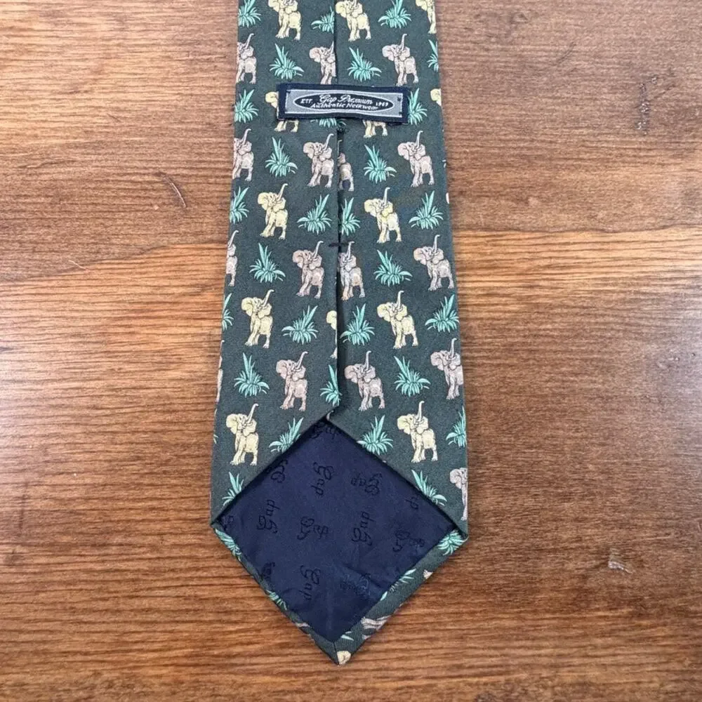 Vintage Gap Premium Olive Green Silk Elephant Safari Novelty Necktie